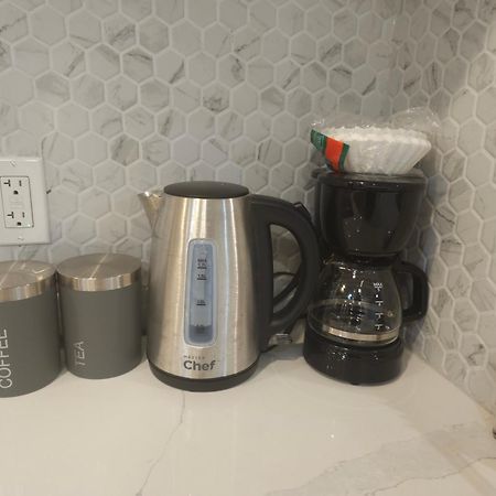 Cozy 2 Bedroom Suite, Queen Beds, Near The Airport Edmonton Eksteriør billede