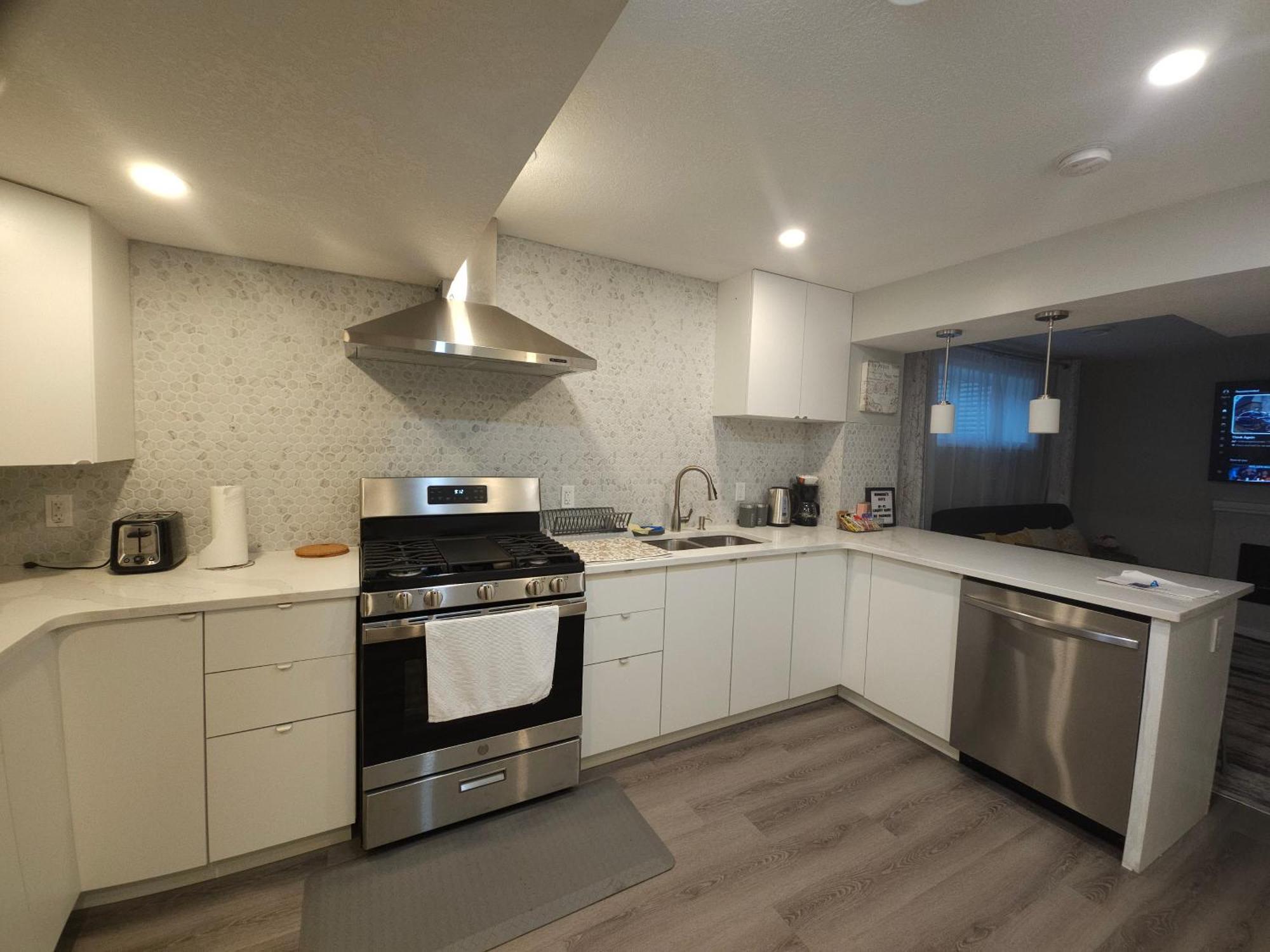 Cozy 2 Bedroom Suite, Queen Beds, Near The Airport Edmonton Eksteriør billede